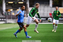 20240818 GAIS August Wängberg och Halmstads BKs Vinicius Nogueira under fotbollsmatchen i Allsvenskan mellan GAIS och Halmstads BK den 18 augusti 2024 på Gamla Ullevi i Göteborg.