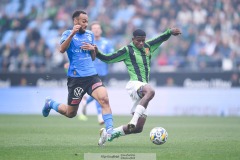 20240818 GAIS Chovanie Amatkarijo och Halmstads BKs Vinicius Nogueira under fotbollsmatchen i Allsvenskan mellan GAIS och Halmstads BK den 18 augusti 2024 på Gamla Ullevi i Göteborg.