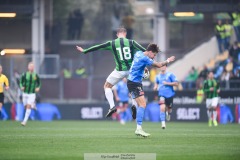 20240818 GAIS Alexander Ahl Holmström och Halmstads BKs Gabriel Wallentin under fotbollsmatchen i Allsvenskan mellan GAIS och Halmstads BK den 18 augusti 2024 på Gamla Ullevi i Göteborg.