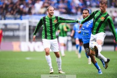 20240818 GAIS Gustav Lundgren och Halmstads BKs Vinicius Nogueira under fotbollsmatchen i Allsvenskan mellan GAIS och Halmstads BK den 18 augusti 2024 på Gamla Ullevi i Göteborg.