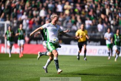 20240707 GAIS Lucas Hedlund och Hammarby IFs Victor Eriksson under fotbollsmatchen i Allsvenskan mellan GAIS och Hammarby IF den 7 Juli 2024 på Gamla Ullevi i Göteborg.