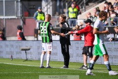 20240707 GAIS Huvudtränare Fredrik Holmberg och Lucas Hedlund under fotbollsmatchen i Allsvenskan mellan GAIS och Hammarby IF den 7 Juli 2024 på Gamla Ullevi i Göteborg.
