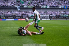 20240707 GAIS Axel Henriksson och Hammarby IFs Shaquille Pinas under fotbollsmatchen i Allsvenskan mellan GAIS och Hammarby IF den 7 Juli 2024 på Gamla Ullevi i Göteborg.