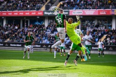 20240707 GAIS Alexander Ahl Holmström och Hammarby IFs Oliver Dovin under fotbollsmatchen i Allsvenskan mellan GAIS och Hammarby IF den 7 Juli 2024 på Gamla Ullevi i Göteborg.