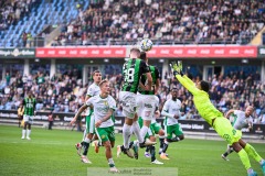 20240707 GAIS Alexander Ahl Holmström och Hammarby IFs Oliver Dovin under fotbollsmatchen i Allsvenskan mellan GAIS och Hammarby IF den 7 Juli 2024 på Gamla Ullevi i Göteborg.