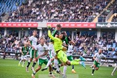 20240707 GAIS Alexander Ahl Holmström och Hammarby IFs Oliver Dovin under fotbollsmatchen i Allsvenskan mellan GAIS och Hammarby IF den 7 Juli 2024 på Gamla Ullevi i Göteborg.