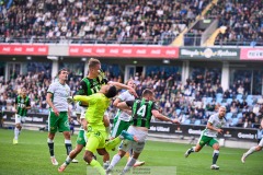 20240707 GAIS Alexander Ahl Holmström och Hammarby IFs Oliver Dovin under fotbollsmatchen i Allsvenskan mellan GAIS och Hammarby IF den 7 Juli 2024 på Gamla Ullevi i Göteborg.