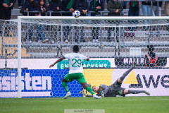 20260520 Hammarbys Moise Elohim Victoire Kabore och GAIS Mergim Krasniqi under fotbollsmatchen i Allsvenskan mellan GAIS och Hammarby IF den 20 maj 2026 på Gamla Ullevi i Göteborg. 
Foto: Filip Kauffeldt