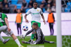 20260520 Hammarbys Paulos Abraham och GAIS Mergim Krasniqi under fotbollsmatchen i Allsvenskan mellan GAIS och Hammarby IF den 20 maj 2026 på Gamla Ullevi i Göteborg. 
Foto: Filip Kauffeldt