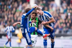 20240506 IFK Göteborgs Adam Carlén och GAIS Jack Cooper Love under fotbollsmatchen i Allsvenskan mellan GAIS och IFK Göteborg den 6 maj 2024 på Gamla Ullevi i Göteborg.