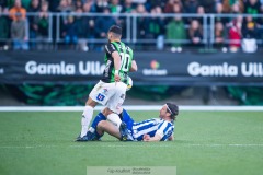 20240506 GAIS Mervan Celik och IFK Göteborgs Gustav Svensson under fotbollsmatchen i Allsvenskan mellan GAIS och IFK Göteborg den 6 maj 2024 på Gamla Ullevi i Göteborg.