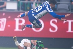 20250811 GAIS Edvin Becirovic och IFK Göteborgs Thomas Santos under fotbollsmatchen mellan GAIS och IFK Göteborg i Allsvenskan den 11 augusti 2025 på Gamla Ullevi i Göteborg.