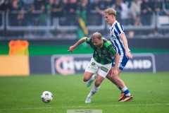 20250811 GAIS Gustav Lundgren och IFK Göteborgs Max Fenger under fotbollsmatchen mellan GAIS och IFK Göteborg i Allsvenskan den 11 augusti 2025 på Gamla Ullevi i Göteborg.