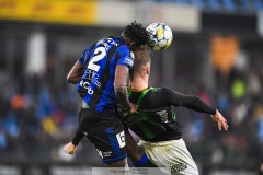 202401110 IK Sirius Patrick Nwadike och GAIS Alexander Ahl Holmström under fotbollsmatchen mellan GAIS och IK Sirius  i Allsvenskan den 10 november 2024 på Gamla Ullevi i Göteborg.