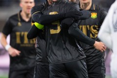 20260223 GAIS Joackim Fagerjord, Henry Sletsjøe och Gustav Lundgren jublar efter att Gustav Lundgren gjort 1-0 under fotbollsmatchen i Svenska Cupen mellan GAIS och Landskrona BoIS den 23 februari 2026 på Nordic Wellness Arena i Göteborg. 
Foto: Filip Kauffeldt