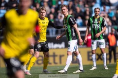 20240421 GAIS Alexander Ahl Holmström och Mjällby AIFs Jakob Kiilerich under fotbollsmatchen i Allsvenskan mellan GAIS och Mjällby AIF den 21 april 2024 på Gamla Ullevi i Göteborg.
