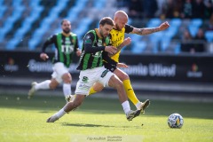 20240421 GAIS Edvin Becirovic och Mjällby AIFs Adam Ståhl under fotbollsmatchen i Allsvenskan mellan GAIS och Mjällby AIF den 21 april 2024 på Gamla Ullevi i Göteborg.