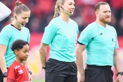 20240303 Domare Tess Olofsson under fotbollsmatchen i Svenska Cupen 2024 mellan GAIS och ÖIS den 3 mars 2024 i Göteborg.