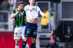 20260503 GAIS Oskar Ågren och ÖIS Daniel Paulson under fotbollsmatchen i Allsvenskan mellan GAIS och ÖIS den 3 maj 2026 på Gamla Ullevi i Göteborg. 
Foto: Filip Kauffeldt