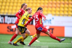 20240329 IK Rössös Alvina Salihi gör sitt lags andra mål under fotbollsmatchen mellan IF Elfsborg och IK Rössö på Borås Arena den 29 mars 2024 i Borås.