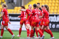 20240329 IK Rössös Alvina Salihi firar sitt lags andra mål under fotbollsmatchen mellan IF Elfsborg och IK Rössö på Borås Arena den 29 mars 2024 i Borås.