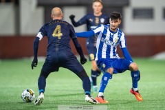 20240126 Halmstads BKs Andreas Johansson och IFK Göteborgs Melvin Koliqi under träningsmatchen IFK Göteborg och Halmstads BK på Valhalla IP den 26 januari 2024 i Göteborg.