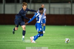 20240126 IFK Göteborgs Abundance Salaou och Halmstads BKs Jonathan Svedberg under träningsmatchen IFK Göteborg och Halmstads BK på Valhalla IP den 26 januari 2024 i Göteborg.