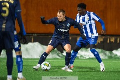 20240126 Halmstads BKs Joel Allansson och IFK Göteborgs Abundance Salaou under träningsmatchen IFK Göteborg och Halmstads BK på Valhalla IP den 26 januari 2024 i Göteborg.