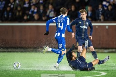 20240126 IFK Göteborgs Gustaf Norlin och Halmstads BKs Phil Ofosu Ayeh under träningsmatchen IFK Göteborg och Halmstads BK på Valhalla IP den 26 januari 2024 i Göteborg.