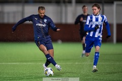 20240126 Halmstads BKs Phil Ofosu Ayeh och IFK Göteborgs Gustaf Norlin under träningsmatchen IFK Göteborg och Halmstads BK på Valhalla IP den 26 januari 2024 i Göteborg.