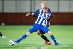 20240126 IFK Göteborgs Benjamin Brantlind och Halmstads BKs Leo Hedenberg under träningsmatchen IFK Göteborg och Halmstads BK på Valhalla IP den 26 januari 2024 i Göteborg.