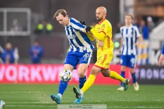 202401102 IFK Göteborgs Adam Carlén och Kalmar FFs Robert Gojani under fotbollsmatchen mellan IFK Göteborg och Kalmar FF i Allsvenskan den 2 november 2024 på Gamla Ullevi Göteborg.