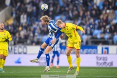 202401102 IFK Göteborgs Laurs Skjellerup och Kalmar FFs Lars Sætra under fotbollsmatchen mellan IFK Göteborg och Kalmar FF i Allsvenskan den 2 november 2024 på Gamla Ullevi Göteborg.