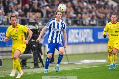 202401102 IFK Göteborgs Adam Carlén under fotbollsmatchen mellan IFK Göteborg och Kalmar FF i Allsvenskan den 2 november 2024 på Gamla Ullevi Göteborg.