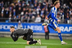 202401102 IFK Göteborgs Laurs Skjellerup och Kalmar FFs Samuel Brolin under fotbollsmatchen mellan IFK Göteborg och Kalmar FF i Allsvenskan den 2 november 2024 på Gamla Ullevi Göteborg.