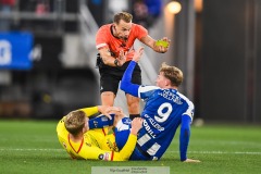 202401102 IFK Göteborgs Laurs Skjellerup och Kalmar FFs Lars Sætra under fotbollsmatchen mellan IFK Göteborg och Kalmar FF i Allsvenskan den 2 november 2024 på Gamla Ullevi Göteborg.