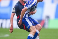 20250525 IFK Göteborgs Gustav Svensson och Malmö FFs Lasse Berg Johnsen under fotbollsmatchen mellan IFK Göteborg och Malmö FF i Allsvenskan den 25 maj 2025 på Gamla Ullevi i Göteborg.