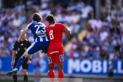 20240721 IFK Göteborgs Kolbeinn Thordarsson och Västerås SKs Mattéo Ahlinvi under fotbollsmatchen i Allsvenskan mellan IFK Göteborg och Västerås SK den 21 Juli 2024 på Gamla Ullevi i Göteborg.