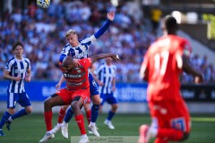 20240721 IFK Göteborgs Oscar Wendt och Västerås SKs Jabir Abdihakim Ali under fotbollsmatchen i Allsvenskan mellan IFK Göteborg och Västerås SK den 21 Juli 2024 på Gamla Ullevi i Göteborg.