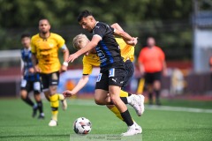 20240810 IFK Skövdes Ahmed Abdalrahman och Ahlafors IFs Filip Larsson under fotbollsmatchen i Div 2 Norra Götaland mellan IFK Skövde och Ahlafors IF den 10 augusti 2024 på Södermalms IP i Skövde.