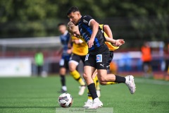 20240810 IFK Skövdes Ahmed Abdalrahman och Ahlafors IFs Filip Larsson under fotbollsmatchen i Div 2 Norra Götaland mellan IFK Skövde och Ahlafors IF den 10 augusti 2024 på Södermalms IP i Skövde.