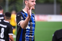 20240810 IFK Skövdes Emil Ring firar lagets andra mål under fotbollsmatchen i Div 2 Norra Götaland mellan IFK Skövde och Ahlafors IF den 10 augusti 2024 på Södermalms IP i Skövde.