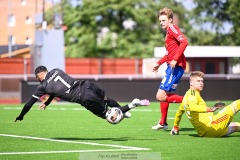 20240609 IFK Skövdes Ahmed Abdalrahman och IK Gauthiods Alfred Larsson under fotbollsmatchen i Div 2 Norra Götaland mellan IFK Skövde och IK Gauthiod den 9 juni 2024 på Södermalms IP i Skövde.
