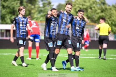 20240609 IFK Skövdes Edin Salihovic, Ahmed Abdalrahman och Lawan Homi under fotbollsmatchen i Div 2 Norra Götaland mellan IFK Skövde och IK Gauthiod den 9 juni 2024 på Södermalms IP i Skövde.