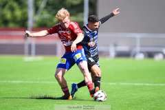 20240609 IFK Skövdes Lawan Homi och IK Gauthiods Oscar Fransson under fotbollsmatchen i Div 2 Norra Götaland mellan IFK Skövde och IK Gauthiod den 9 juni 2024 på Södermalms IP i Skövde.