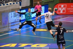 20240328 Lugi HFs Axel Andersson och IFK Skövdes Anton Hagvall under handbollsmatchen i Handbollsligan herr mellan IFK Skövde och Lugi HF den 28 mars 2024 i Skövde.
