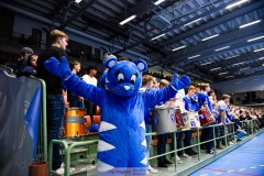 20241226 Publik under handbollsmatchen i Handbollsligan mellan IFK Skövde HK och Skånela IF den 27 december 2024 i Arena Skövde i Skövde.