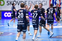 20241226 IFK Skövdes Linus Gustavsson och Adam Ljunquist under handbollsmatchen i Handbollsligan mellan IFK Skövde HK och Skånela IF den 27 december 2024 i Arena Skövde i Skövde.