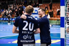 20241226 IFK Skövdes Sebastian Fagerdahl och Wilmer Gustafsson under handbollsmatchen i Handbollsligan mellan IFK Skövde HK och Skånela IF den 27 december 2024 i Arena Skövde i Skövde.