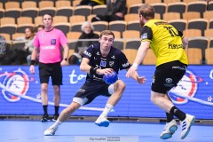 20241209 IFK Skövdes Adam Ljunquist och Sävehofs Magnus Persson under handbollsmatchen mellan IK Sävehof och IFK Skövde  i Handbollsligan herr den 9 december 2024 i Partille Arena i Partille.